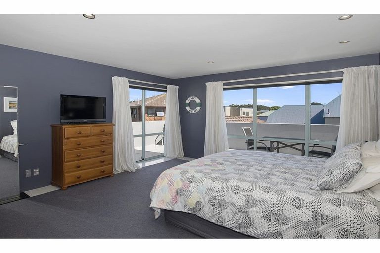 Photo of property in 191 Marine Parade, New Brighton, Christchurch, 8083