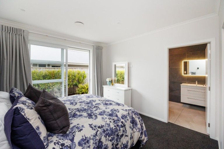 Photo of property in 46 Peppertree Glade, Kelvin Grove, Palmerston North, 4414