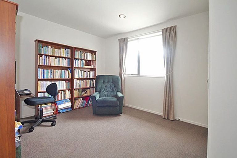 Photo of property in 10 Te Ironui Place, Huntington, Hamilton, 3210