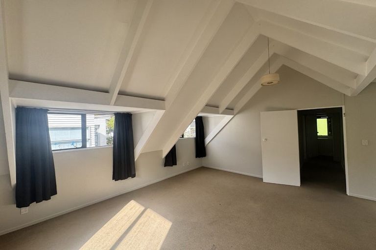 Photo of property in 6 Tiketike Way, Brooklyn, Wellington, 6021