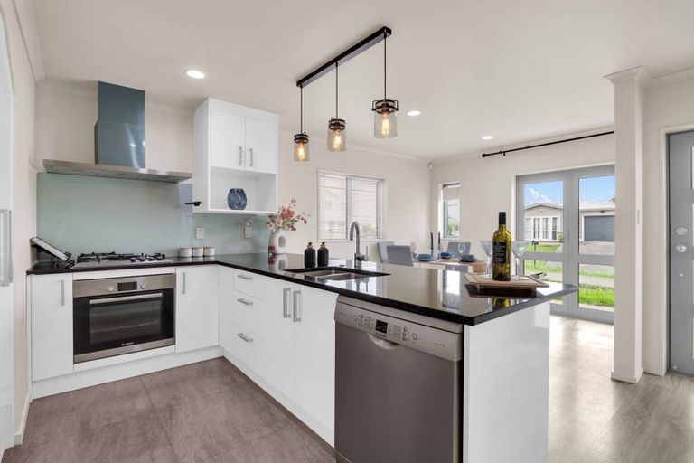 Photo of property in 10 Tribute Loop, Takanini, 2112