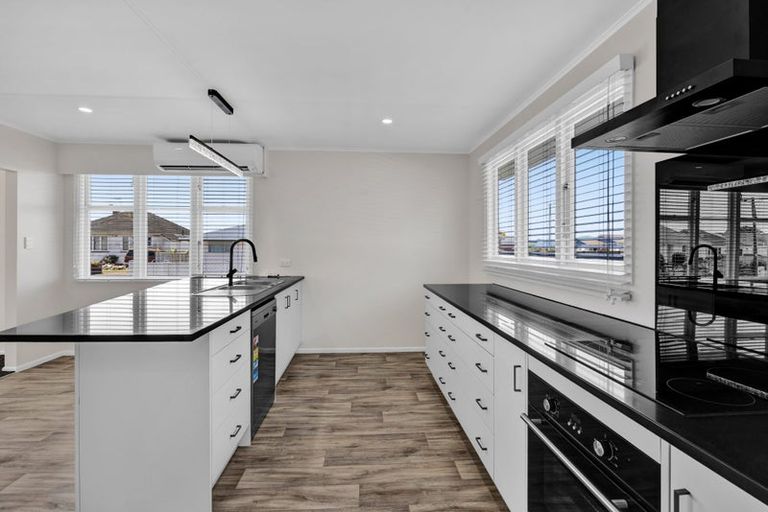 Photo of property in 1a Robbins Crescent, Hawera, 4610