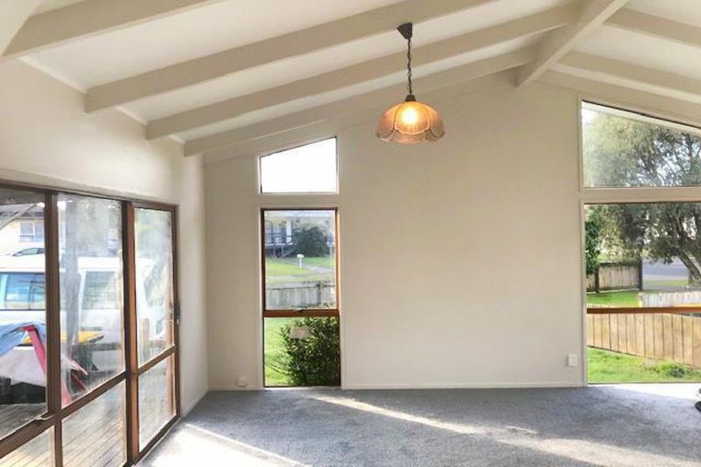 Photo of property in 17 Balloch Street, Randwick Park, Auckland, 2105