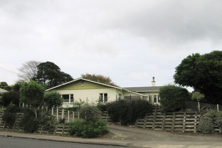 Photo of property in 8 Ngarara Road, Waikanae, 5036