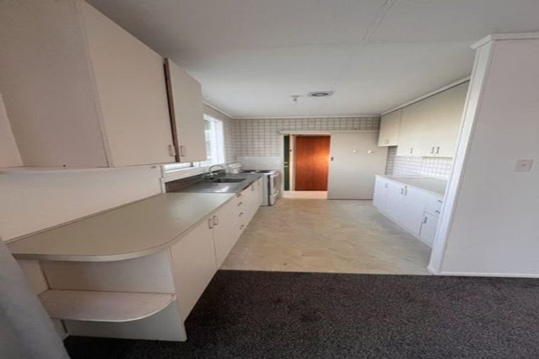 Photo of property in 11 Albatross Road, Red Beach, 0932