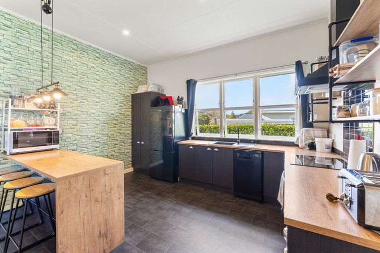 Photo of property in 11 Lewis Avenue, Aramoho, Whanganui, 4500