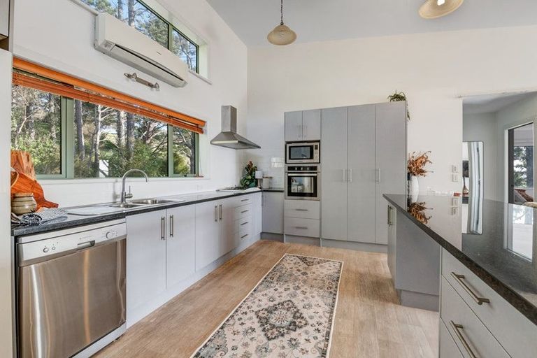 Photo of property in 91 Mangakura Road, Helensville, 0875