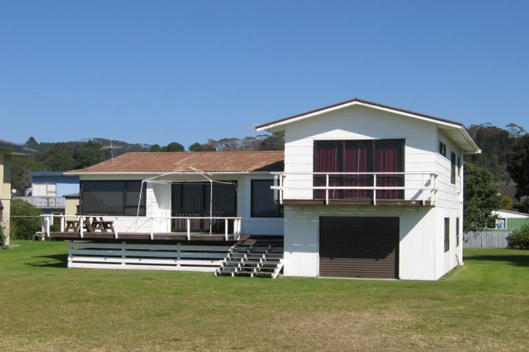 Photo of property in 53 Marine Parade, Cooks Beach, Whitianga, 3591