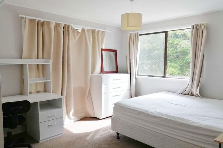 Photo of property in 4 Garner Place, Glenfield, Auckland, 0629