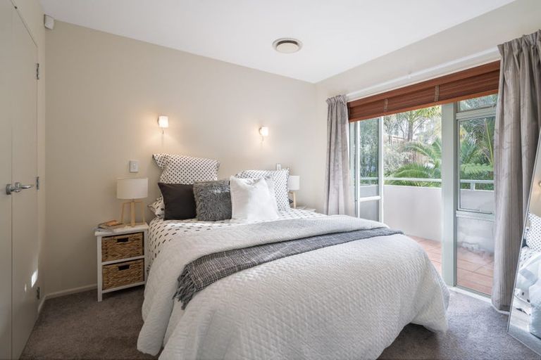 Photo of property in 1/23 Lake Road, Northcote, Auckland, 0627