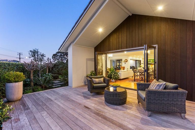 Photo of property in 1 Tupare Place, Highlands Park, New Plymouth, 4312