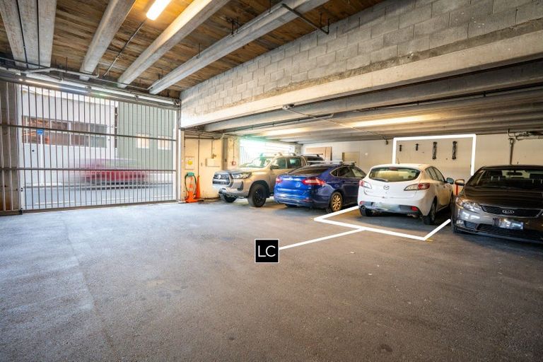 Photo of property in De Vere Apartments, 10/23 Tennyson Street, Te Aro, Wellington, 6011