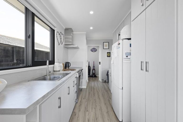 Photo of property in 7 Colonial Place, Kelvin Grove, Palmerston North, 4414