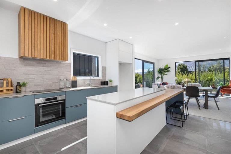 Photo of property in 2 Soudley Court, Jacks Point, Queenstown, 9371