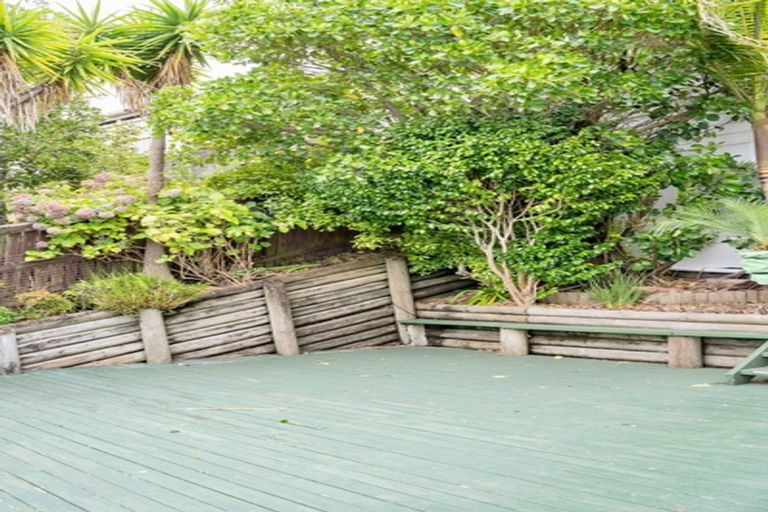 Photo of property in 251 Sunset Road, Sunnynook, Auckland, 0632