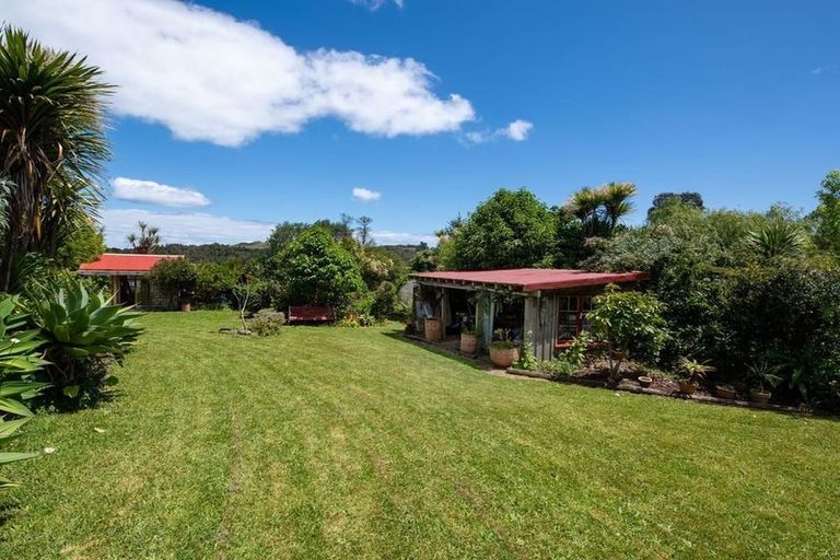 Photo of property in 76 Top Town Place, Coromandel, 3506