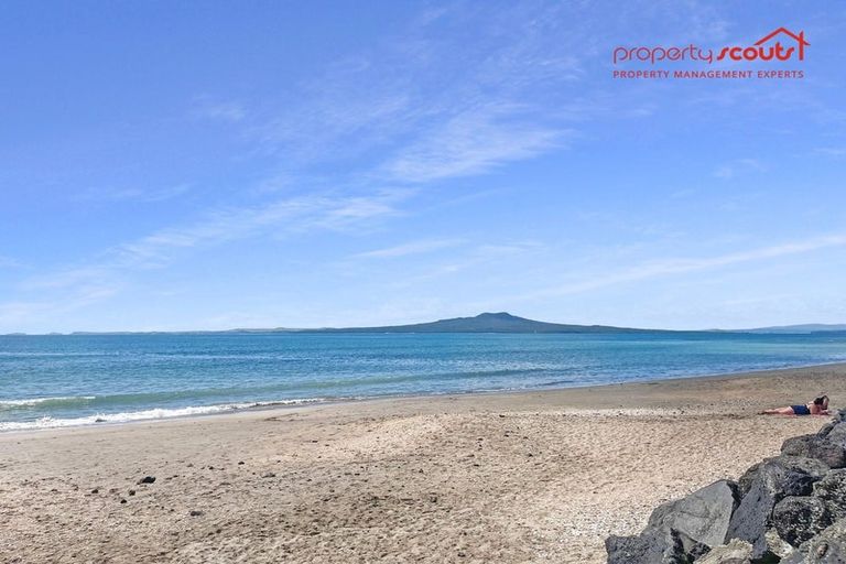Photo of property in Seaview Apartments, 5/64 Milford Road, Milford, Auckland, 0620