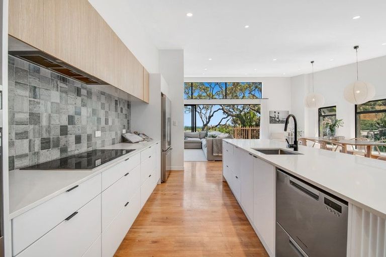 Photo of property in 167 Motutara Road, Muriwai, Waimauku, 0881