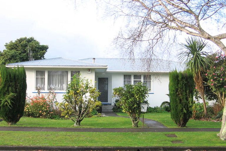 Photo of property in 102 Ruamahanga Crescent, Terrace End, Palmerston North, 4410