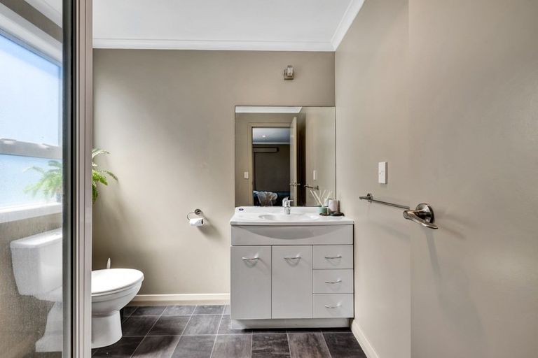 Photo of property in 24 Ngaio Street, Strandon, New Plymouth, 4312