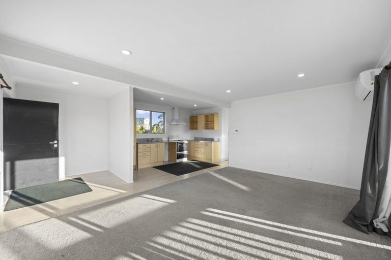 Photo of property in 32 Strid Road, Te Atatu South, Auckland, 0610