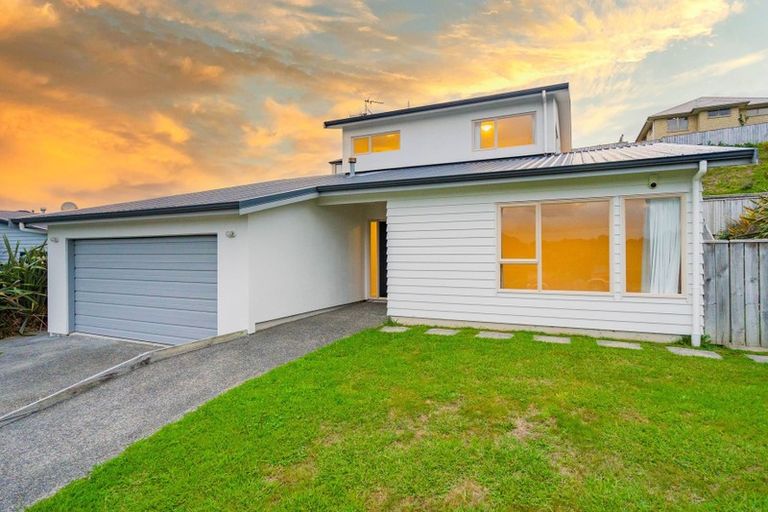 Photo of property in 20 Dusky Crescent, Aotea, Porirua, 5024