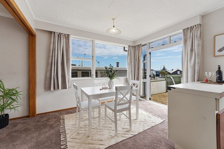 Photo of property in 5 Paynters Avenue, Strandon, New Plymouth, 4312