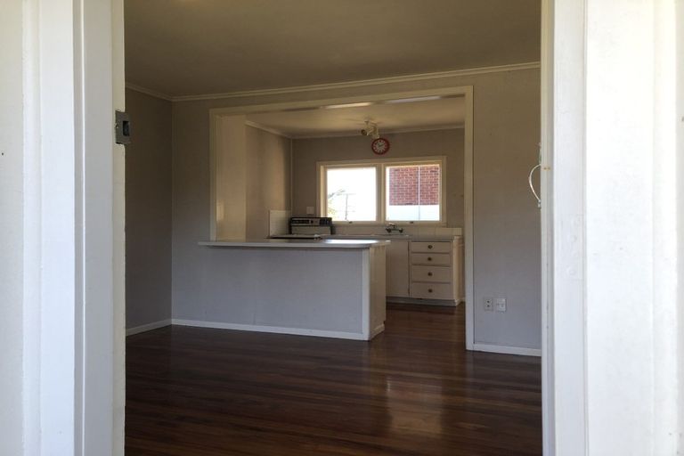 Photo of property in 2/32 Alamein Avenue, Belmont, Auckland, 0622