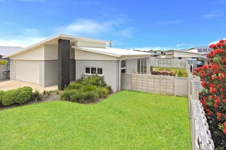 Photo of property in 5 Butterworth Crescent, Papamoa Beach, Papamoa, 3118