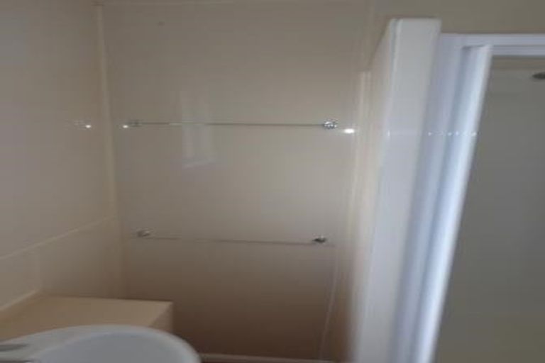 Photo of property in 1/42 Lincoln Road, Henderson, Auckland, 0610