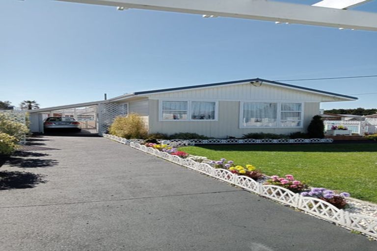 Photo of property in 11 Iredale Road, Hawera, 4610