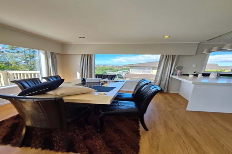 Photo of property in 14 Chelsea View Drive, Chatswood, Auckland, 0626