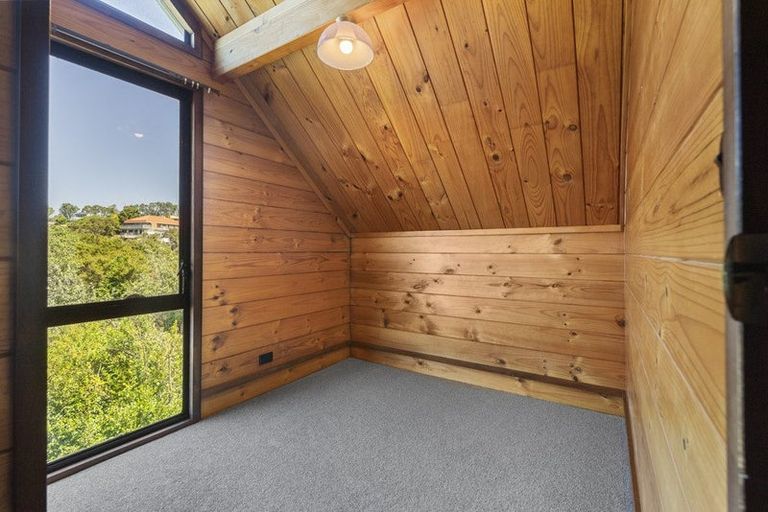 Photo of property in 22 Durness Place, Red Beach, 0932