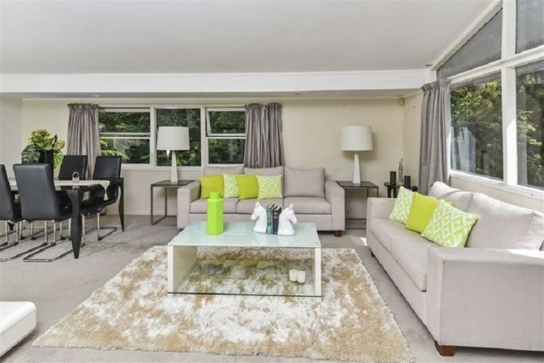 Photo of property in 32 Greenhithe Road, Greenhithe, Auckland, 0632