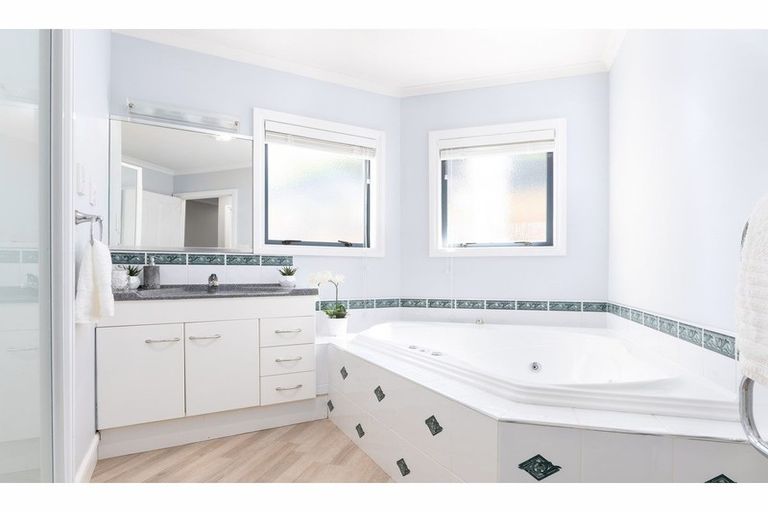 Photo of property in 20 Friesian Place, Grandview Heights, Hamilton, 3200