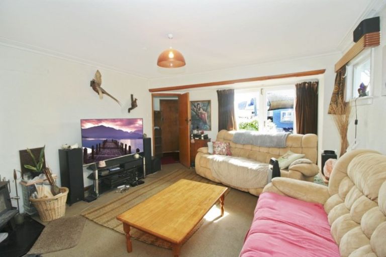 Photo of property in 51a Omata Road, Marfell, New Plymouth, 4310