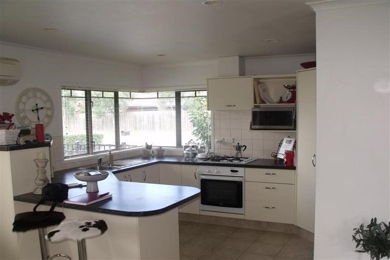 Photo of property in 2 Woodfield Place, Parkvale, Hastings, 4122