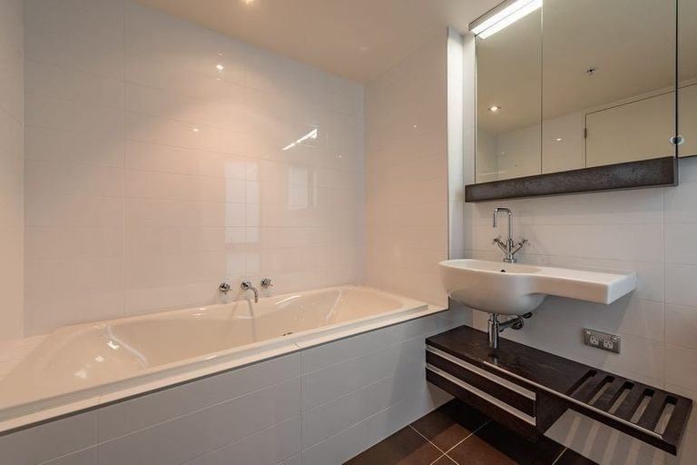 Photo of property in Mariner, 1a/140 Oriental Parade, Oriental Bay, Wellington, 6011