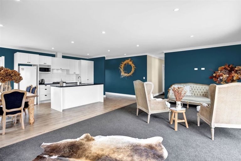 Photo of property in 22 Maple Crescent, Whalers Gate, New Plymouth, 4310