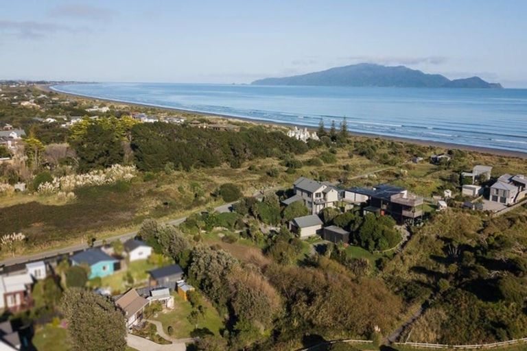 Photo of property in 2 Paetawa Road, Peka Peka, Waikanae, 5391