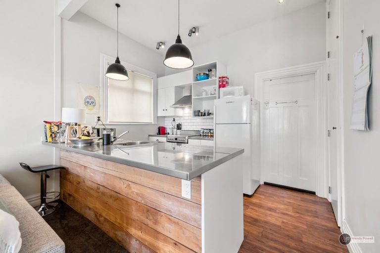 Photo of property in 1 Fairview Crescent, Kelburn, Wellington, 6012