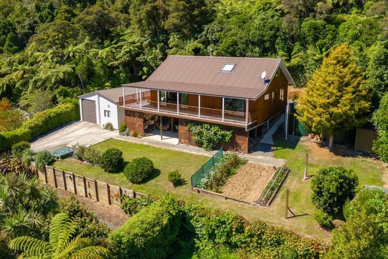 Photo of property in 1702 Queen Charlotte Drive, Linkwater, Picton, 7281