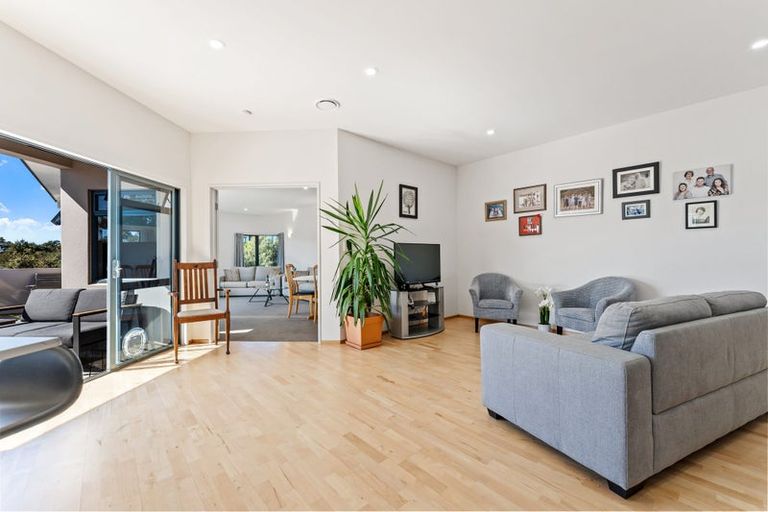 Photo of property in 35 Blue Heron Rise, Stanmore Bay, Whangaparaoa, 0932