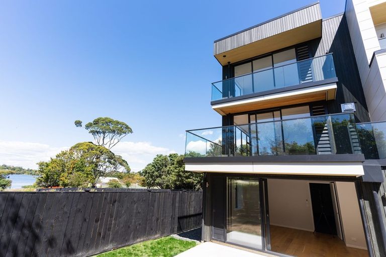 Photo of property in 14 Macbeth Court, Milford, Auckland, 0620