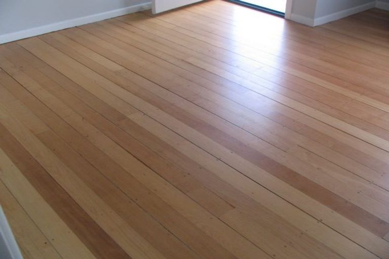 Photo of property in 28-30 Lake Pupuke Drive, Takapuna, Auckland, 0622