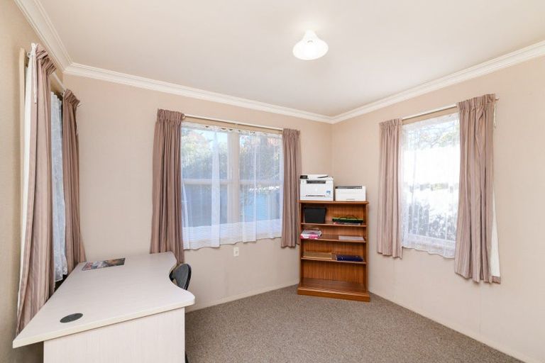 Photo of property in 2a Lowestoft Place, West End, Palmerston North, 4412