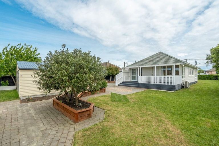 Photo of property in 22 Lambeth Crescent, Northcote, Christchurch, 8052