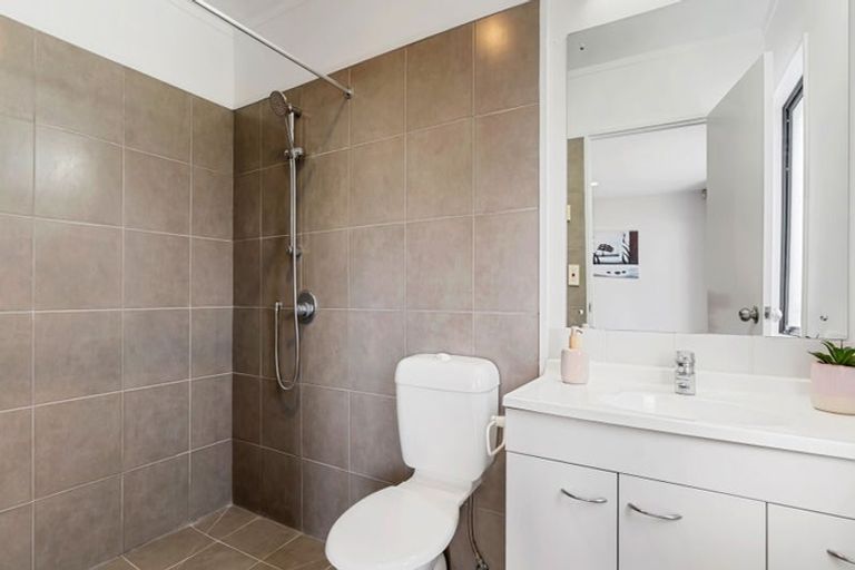 Photo of property in 3/8 Tuscany Way, Te Atatu Peninsula, Auckland, 0610