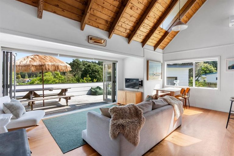 Photo of property in 164 Bambury Place, Onemana, Whangamata, 3691