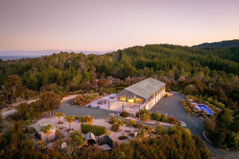 Photo of property in Splitapplelodge.com, 370 Kaiteriteri-sandy Bay Road, Kaiteriteri, Motueka, 7197